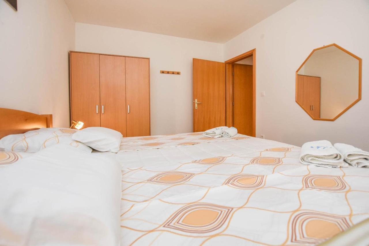 Apartments Dandelion Биоград-на-Мору Экстерьер фото