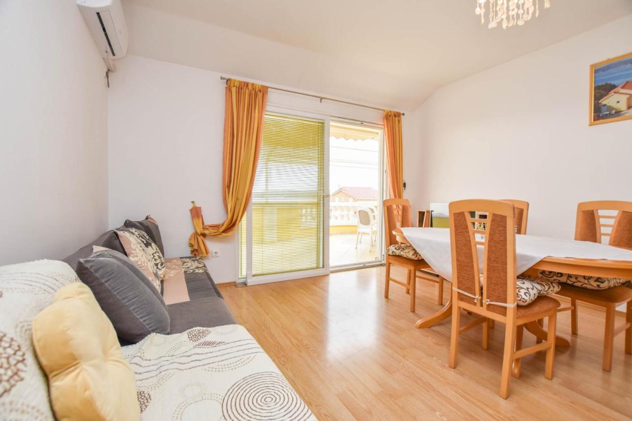 Apartments Dandelion Биоград-на-Мору Экстерьер фото