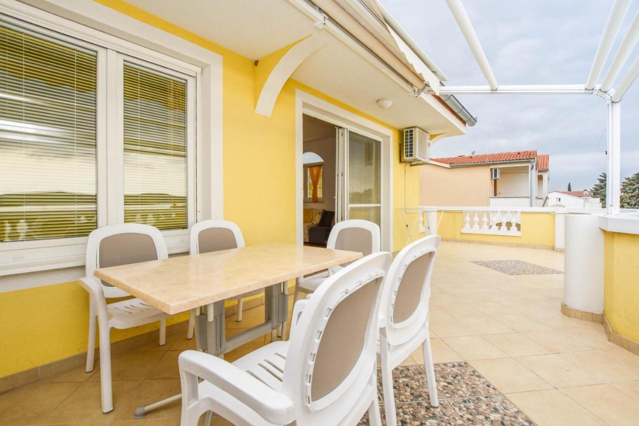 Apartments Dandelion Биоград-на-Мору Экстерьер фото