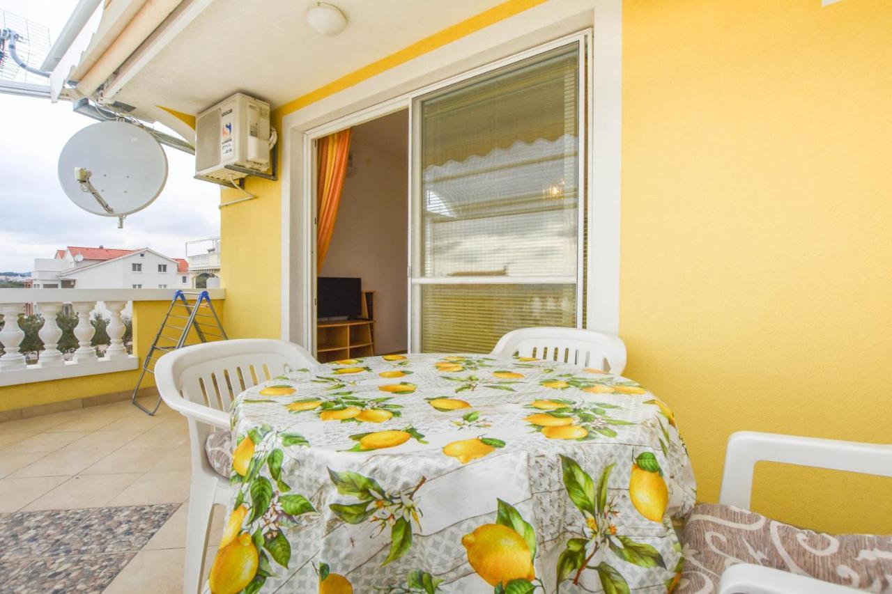 Apartments Dandelion Биоград-на-Мору Экстерьер фото