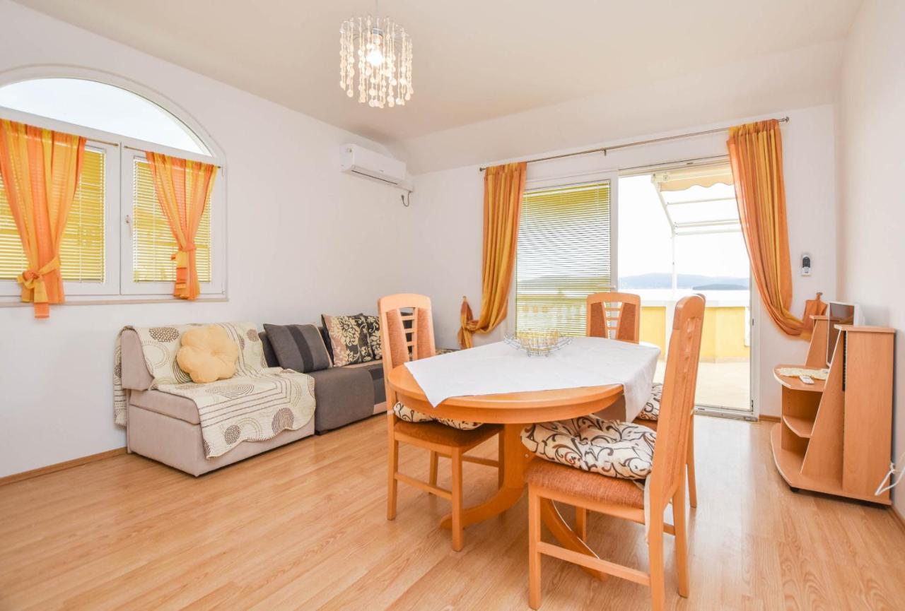 Apartments Dandelion Биоград-на-Мору Экстерьер фото