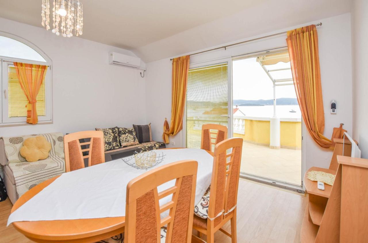 Apartments Dandelion Биоград-на-Мору Экстерьер фото