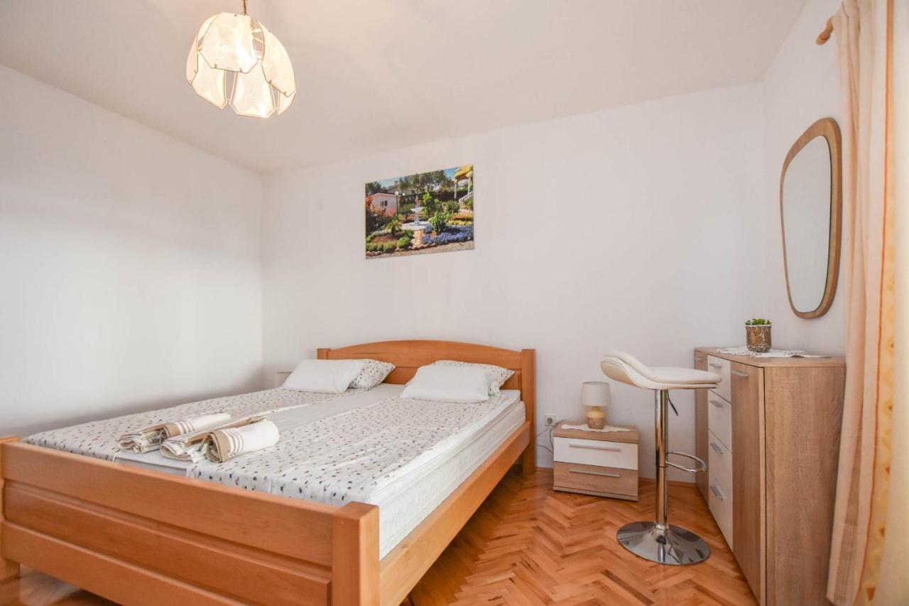 Apartments Dandelion Биоград-на-Мору Экстерьер фото