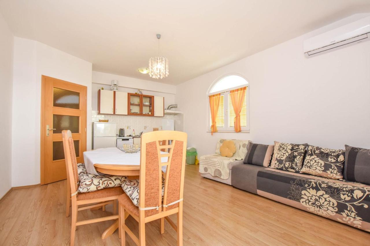 Apartments Dandelion Биоград-на-Мору Экстерьер фото