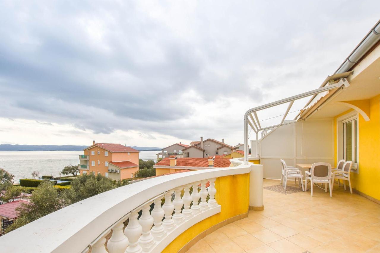 Apartments Dandelion Биоград-на-Мору Экстерьер фото