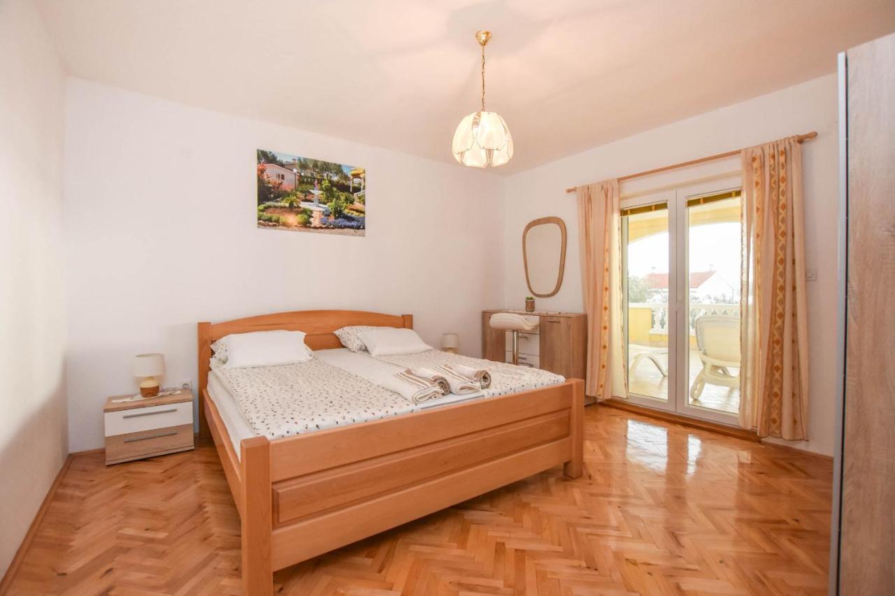 Apartments Dandelion Биоград-на-Мору Экстерьер фото