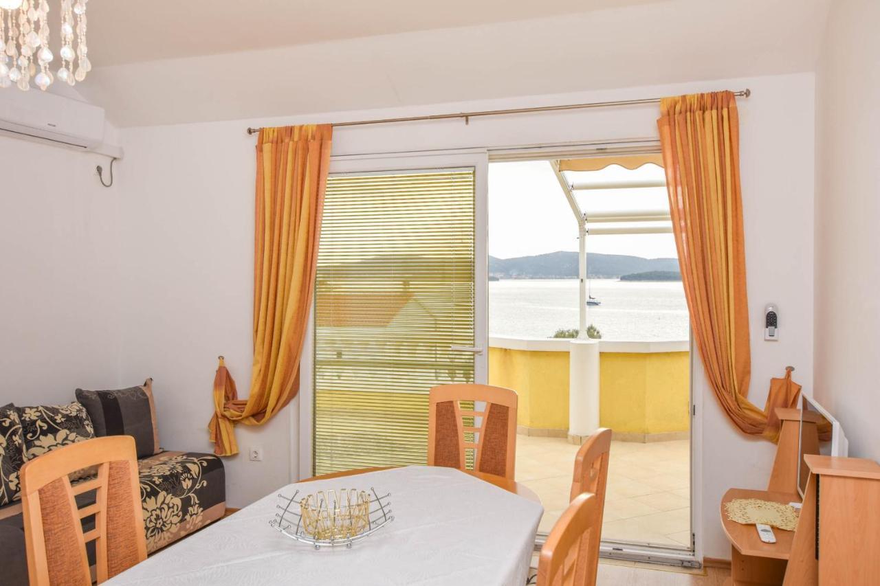 Apartments Dandelion Биоград-на-Мору Экстерьер фото