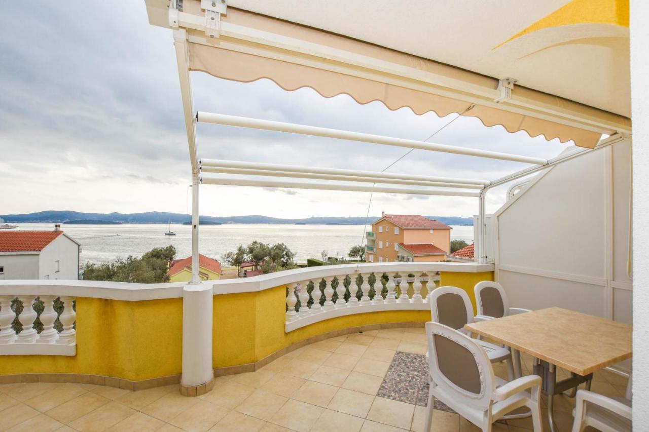 Apartments Dandelion Биоград-на-Мору Экстерьер фото