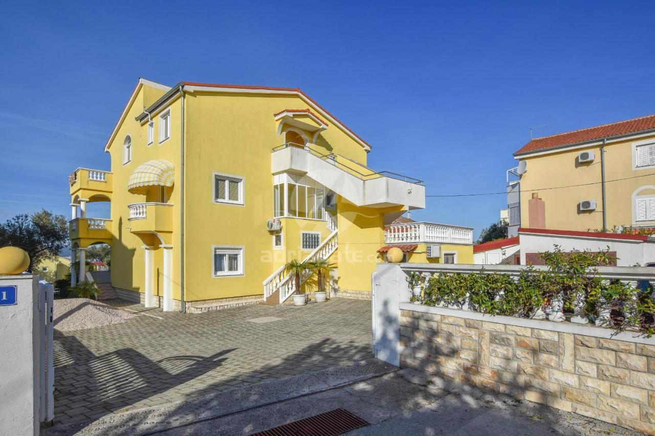 Apartments Dandelion Биоград-на-Мору Экстерьер фото